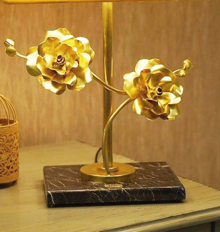 آباژور رومیزی مدرن برای سالن پذیرایی