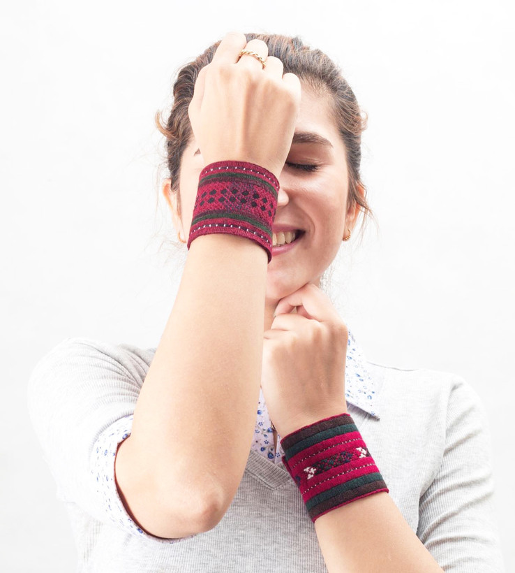 دستبند سوزندوزی