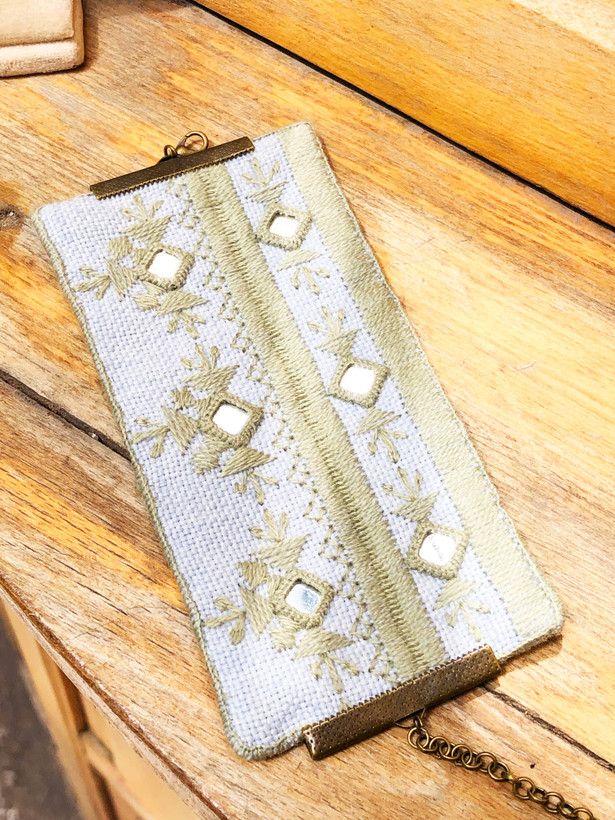 دستبند سوزندوزی بلوچستان