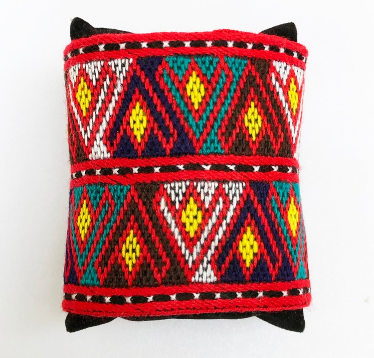 دستبند سوزندوزی