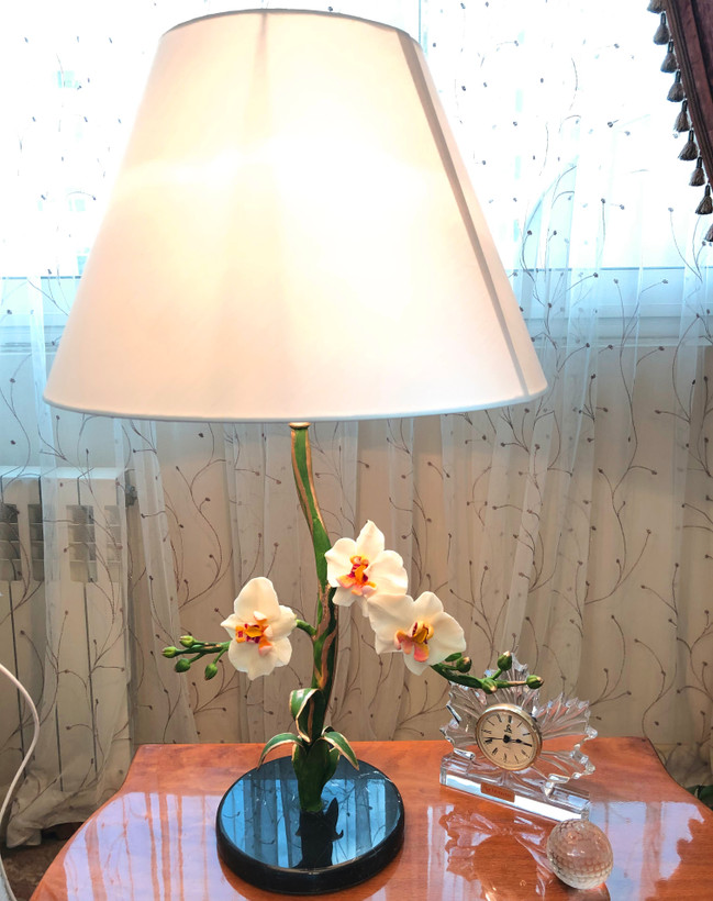 آباژور کنارمبلی