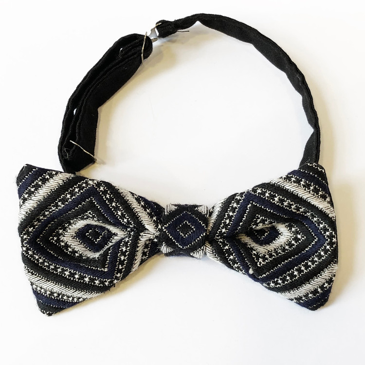 پاپیون سوزندوزی