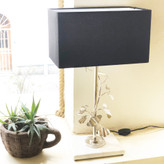 آباژور رومیزی خاص و هنری با طراحی برگ نیلوفری و نور ملایم