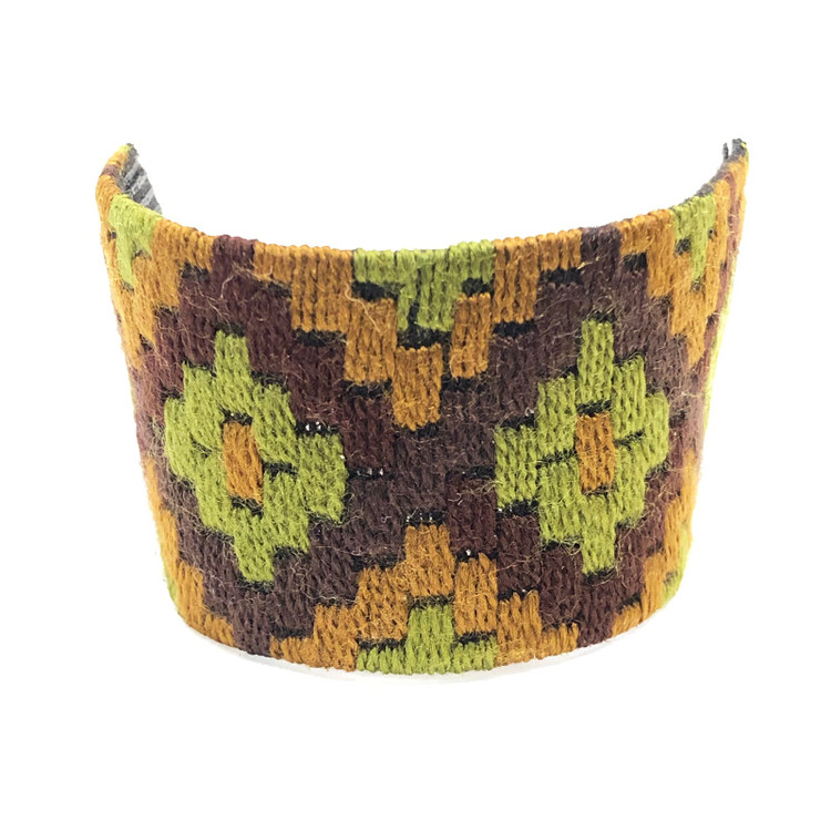 دستبند سوزندوزی بلوچی