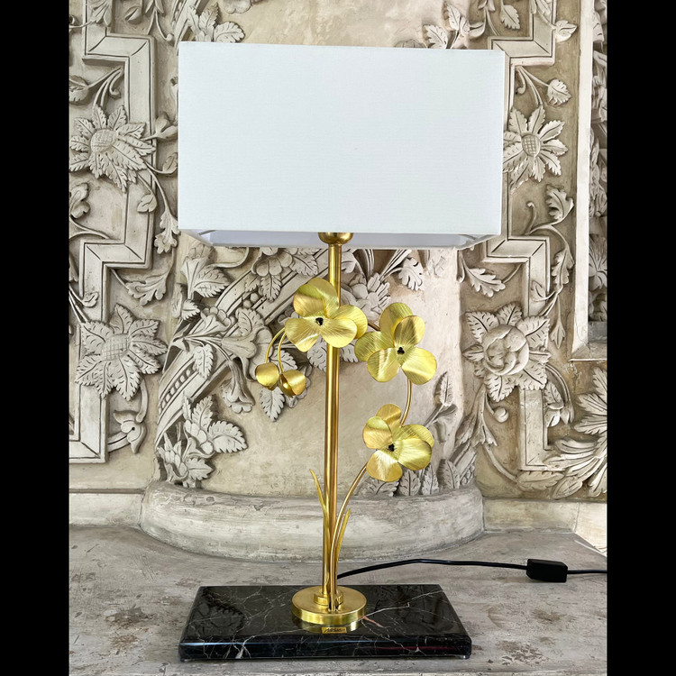 آباژور رومیزی کنارمبلی