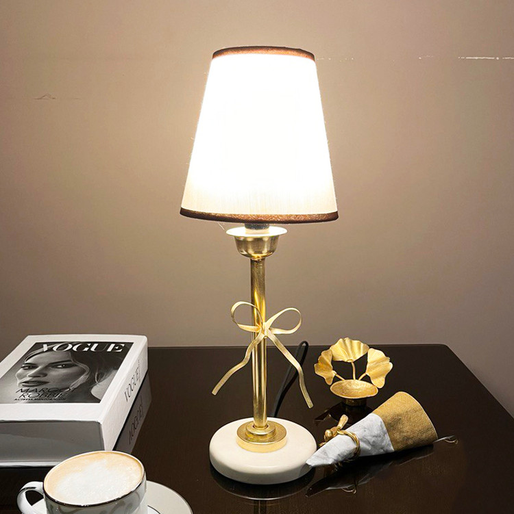 آباژور رومیزی