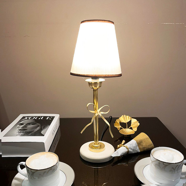 آباژور رومیزی مدرن