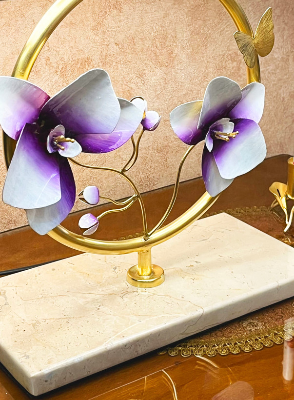 آباژور رومیزی کنارسالنی