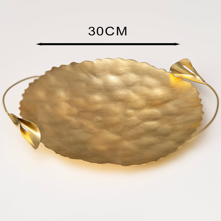 شیرینیخوری برنجی کار دست در میز پذیرایی ایرانی