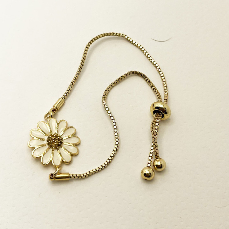 دستبند قابل تنظیم استیل زنانه طرح گل با رنگ سفید و طلایی