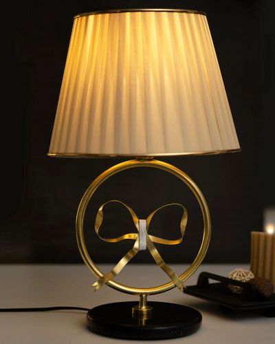 چراغ خواب رومیزی برنجی مدل پاپیونی گالری عزیزی