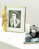 قاب عکس رومیزی طلایی برنجی با طراحی موجدار هنری - گالری عزیزی