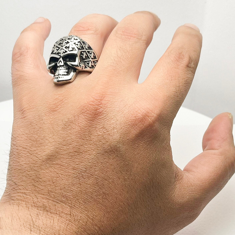 انگشتر نقره ایی مدل اسکلت خاص