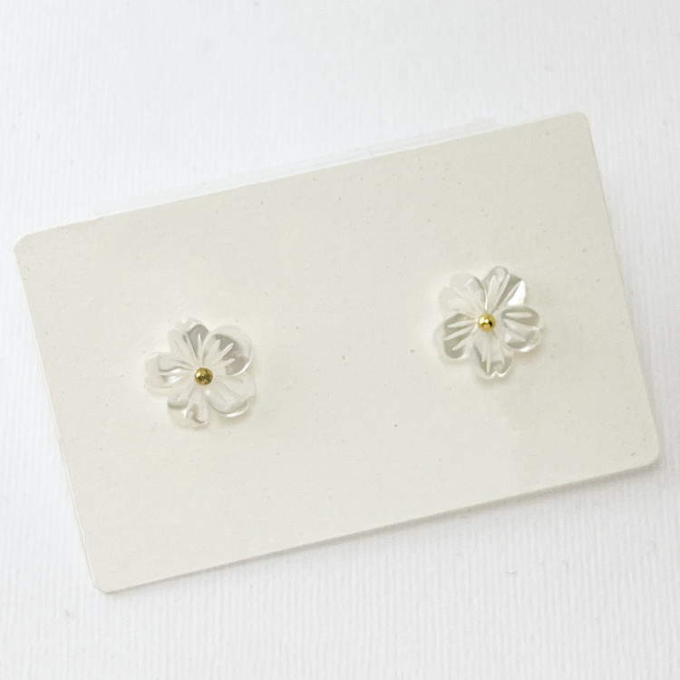 گوشواره مینیمال زنانه از صدف طبیعی