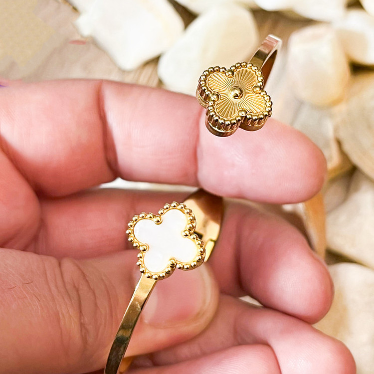 عکس دستبند ون کلیف زنانه طلایی