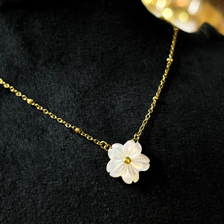 گردنبند زنانه ظریف طرح گل بابونه