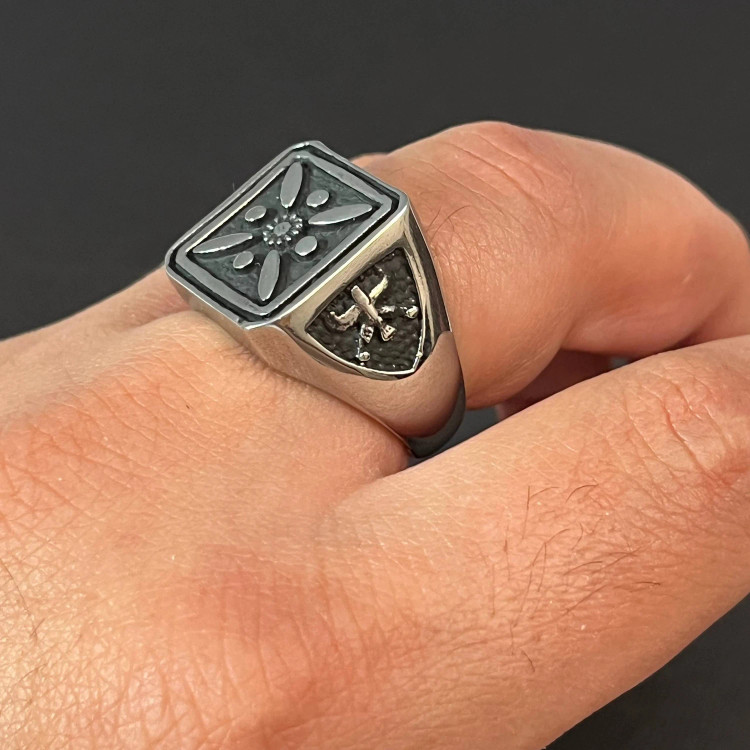 اکسسوری مردانه نماد درفش کاویانی