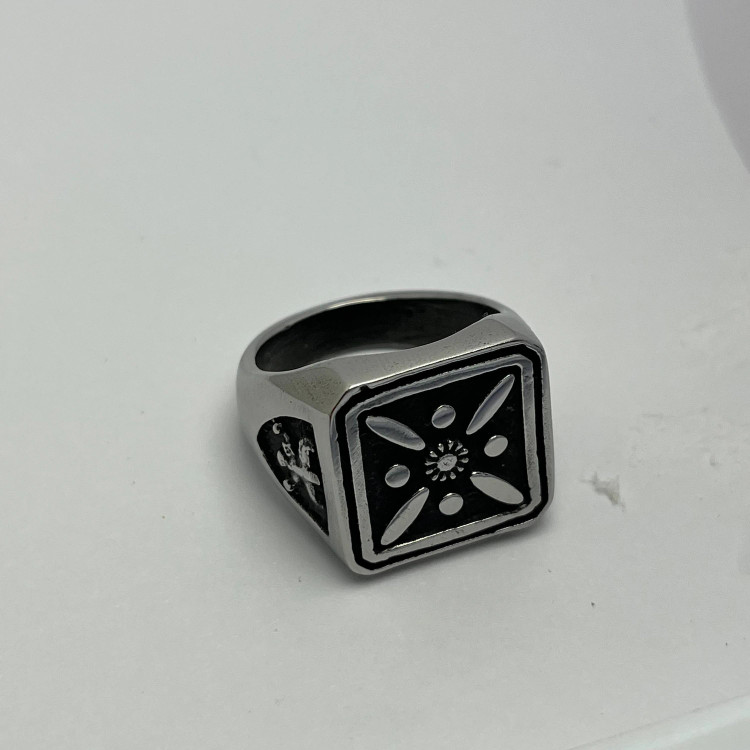 انگشتر مردانه طرح درفش کاویانی نماد قدرت و اصالت