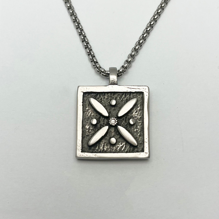 گردنبند مردانه تاریخی با طرح درفش کاویانی