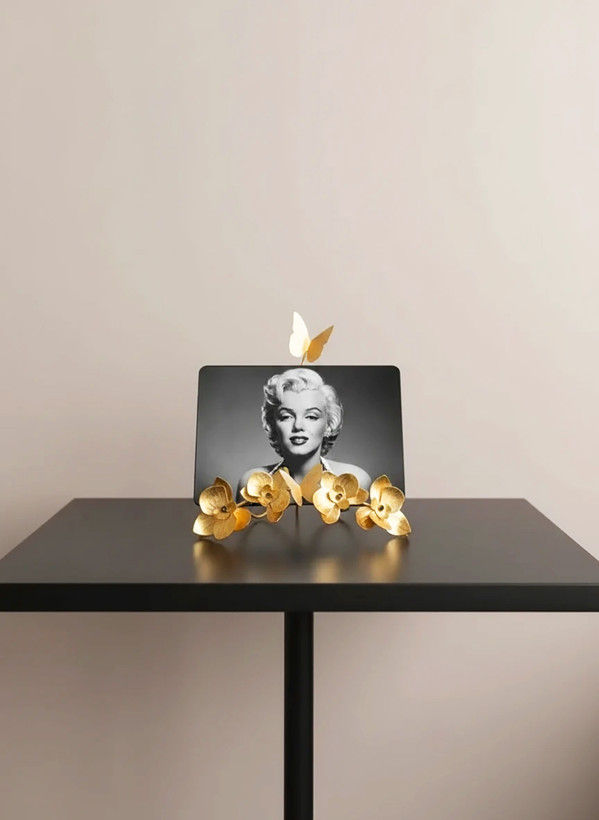 کیفیت ساخت و پرداخت قاب عکس رومیزی برنجی دستساز گالری عزیزی