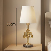 جزئیات پایه برنجی و گل طلایی چراغ خواب