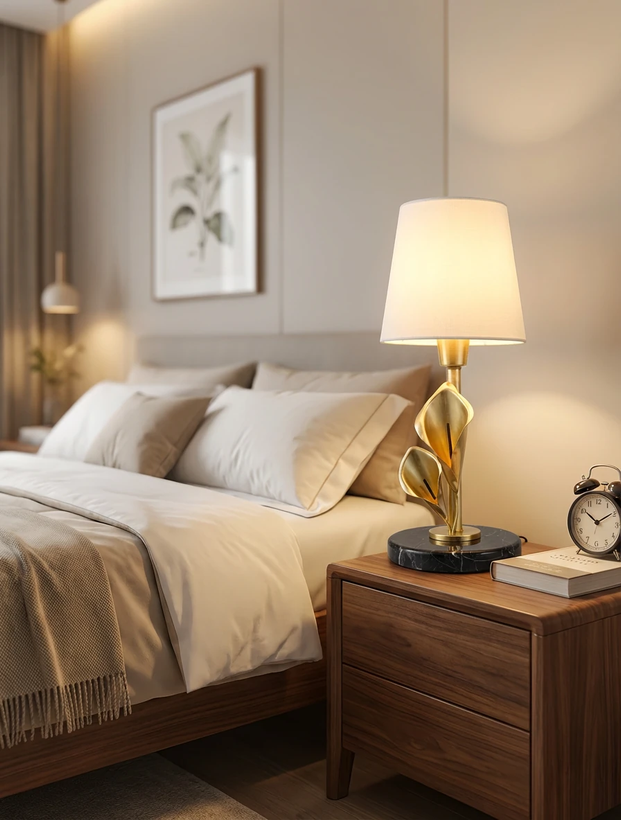 چراغ خواب رومیزی برنجی برای کنار تخت