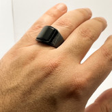 انگشتر استیل مردانه طرح کارتیر مشکی براق با سنگ اونیکس