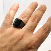 انگشتر مردانه استیل 316 مشکی طرح کارتیر نمای زاویهدار