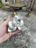 نمای نزدیک جادستمالی رومیزی دستساز آبکاری نقره